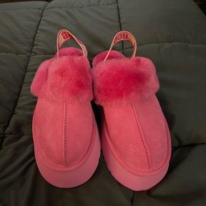 Ughh platform slippers brand new